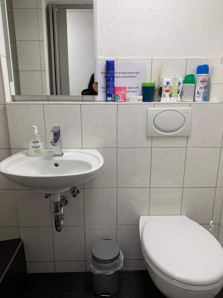 Guenstige Zimmer-Unterkunft Zimmer Mit Gemeinschaftsbad Lörrach Exterior foto